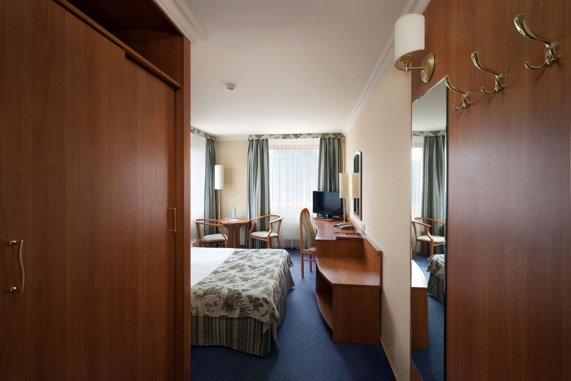 Hotel Bartan Gdansk Seaside Экстерьер фото