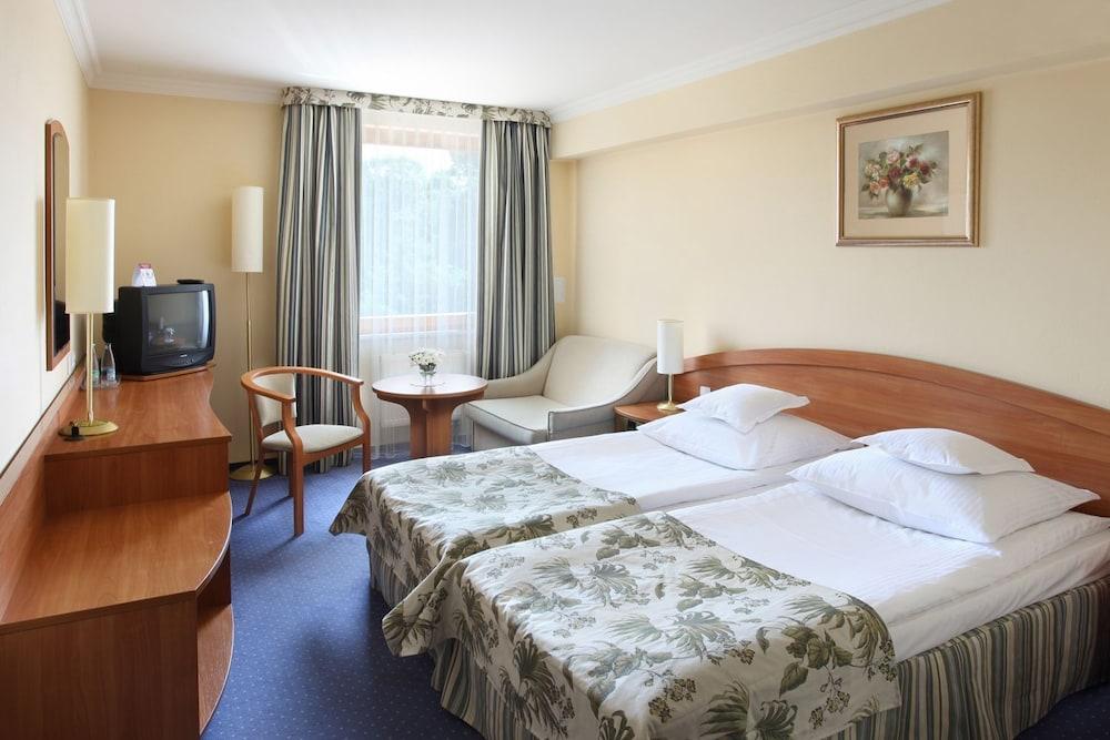 Hotel Bartan Gdansk Seaside Экстерьер фото